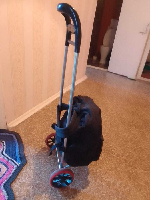 Продам тележку продуктовую! Колеса отстёгиваются!