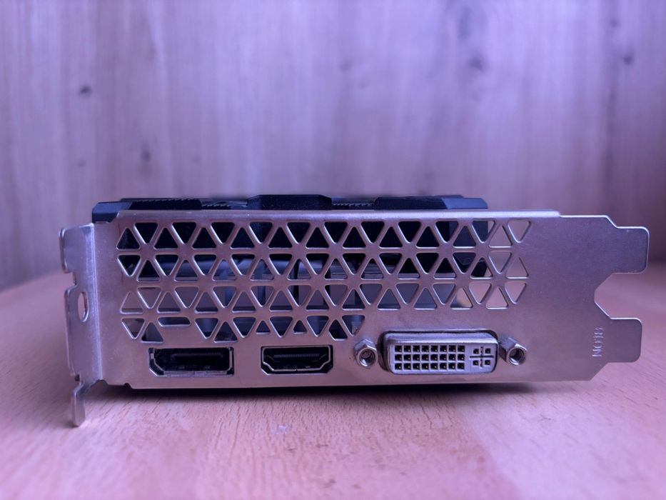 Vând placă video Amd Radeon rx 580 8gb 256 bit 2048 sp