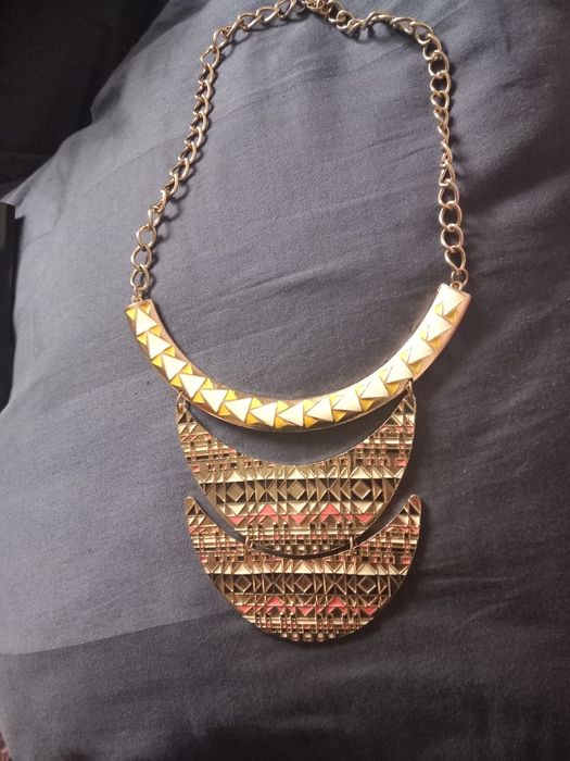 Vând colier de la Zara