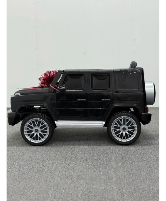 Детская машина на пульте управления