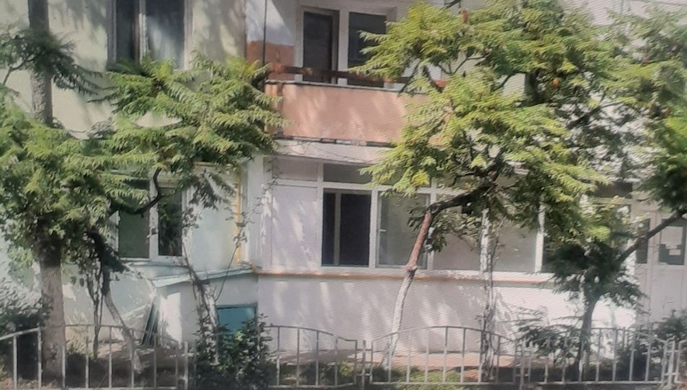 Vand apartament doua camere, parter, Ostroveni.