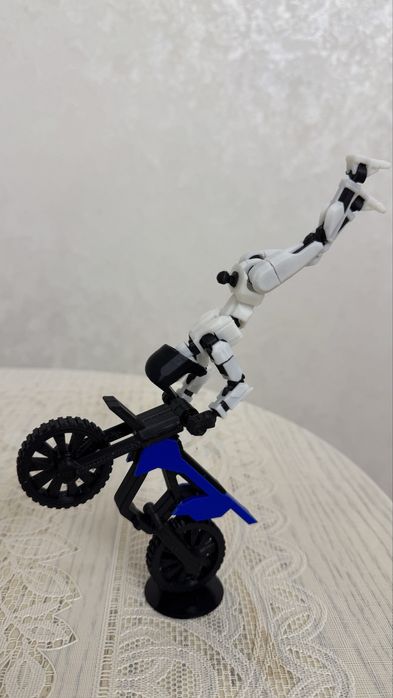 Мотоцикл с мотоциклистом