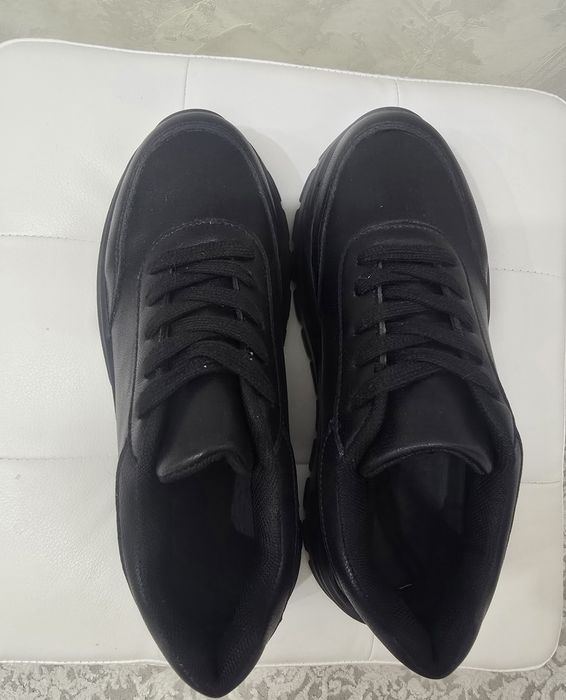 Женские кроссовки 36р