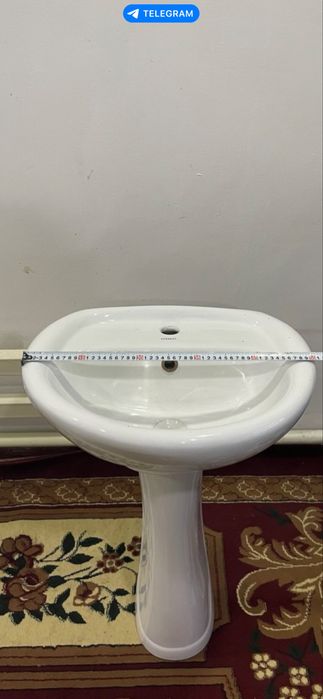 Rakvina ishlatilinmagan darvozaxonada turgan ornatilinmagan ham