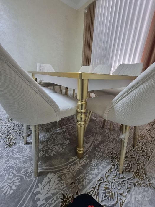 Стол и 10 стульев
