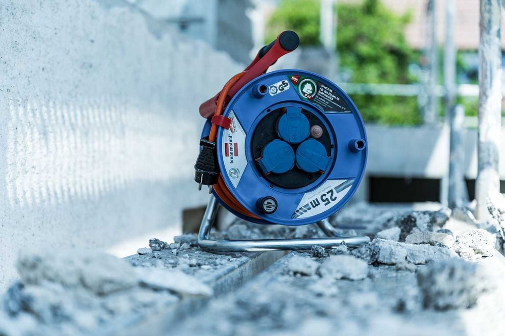 Удлинитель на катушке Brennenstuhl 3 розетки кабель 25 м (Bremaxx)