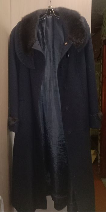 продам пальто 10 000