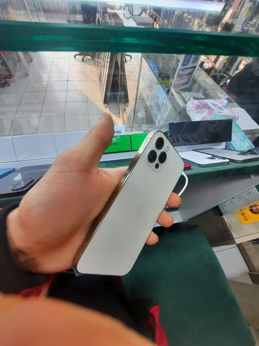 Apple iPhone 12 pro gold ideal