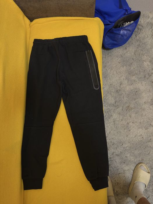 Pantaloni nike tech
