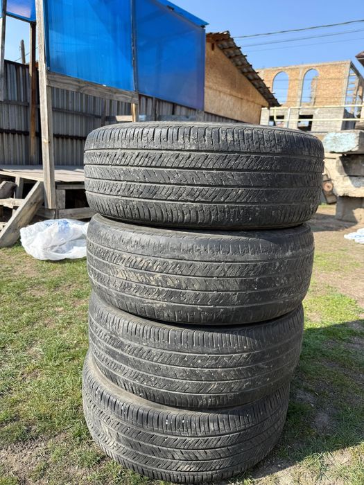 Шина оригинал 215/55/17 бу