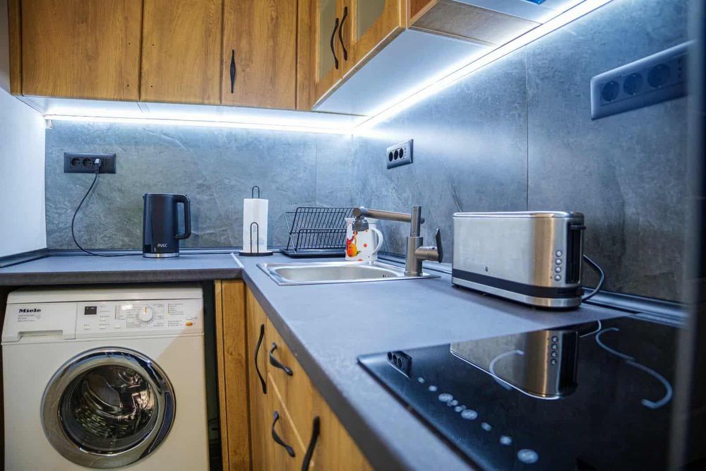 Дава се под наем Тристаен апартамент в Варна, Нептун - 68 кв.м за 562 € - Снимка #2