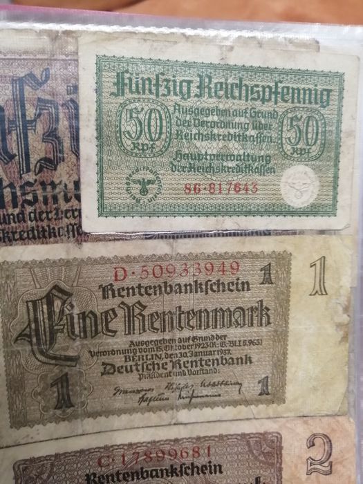 Продаётся большая коллекция банкнот до 1950 года.