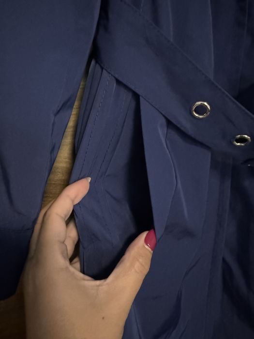 Дамски шлифер в син цвят .