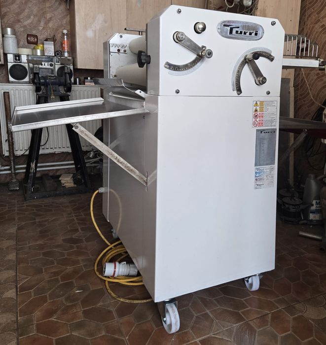 Vând  mașină de modelat