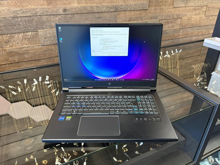 Amanet F28: Laptop ACER Predator Helios 300 (P)