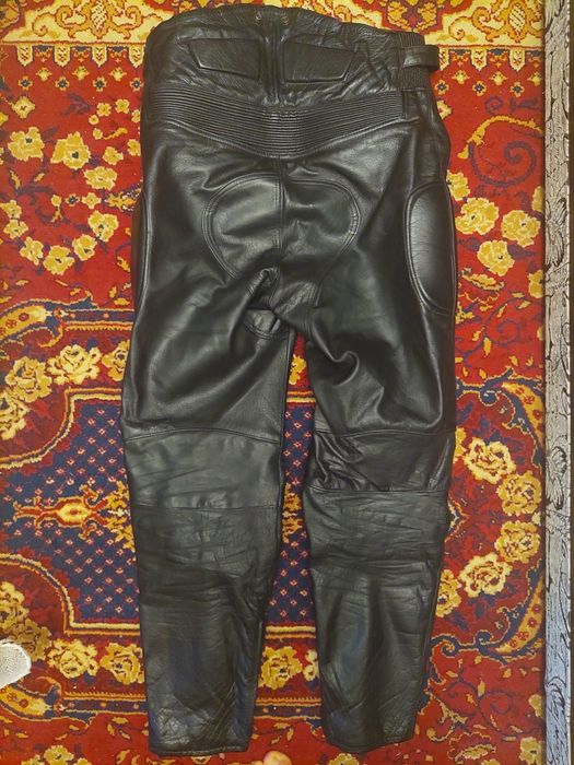 Pantaloni de barbati ,piele naturala ,ideal moto