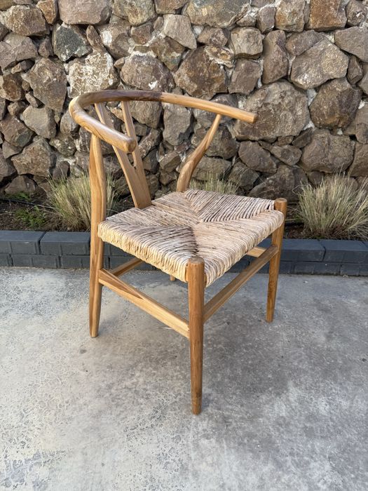 Стол от тиково дърво