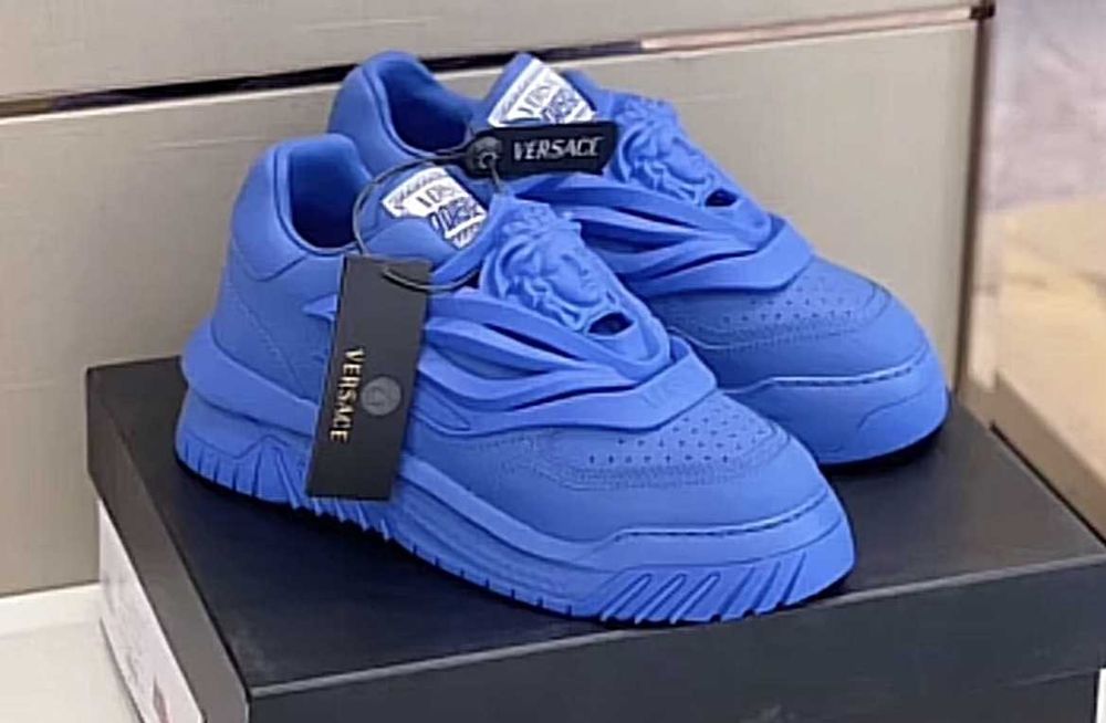 Vand versace odissea blue. orice marime disponibila