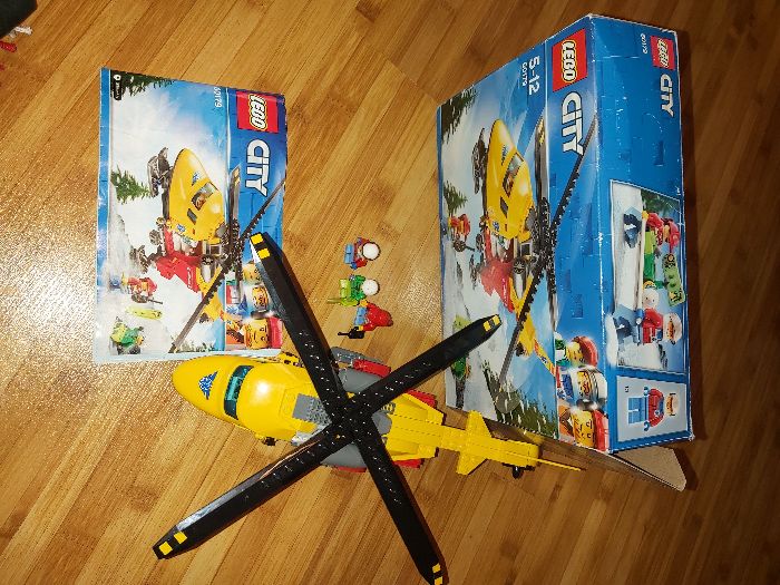 Vand LEGO CITY 60179 ( Elicopterul ambulanta)