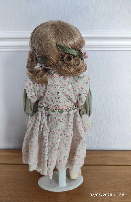 Порцеланова кукла Leonardo Collection