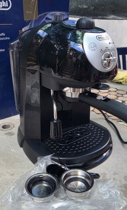 Кафемашина с ръкохватка DeLonghi
