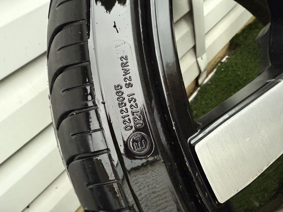 Резина летняя 235/35 R20  92y