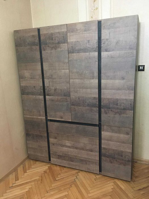 Изпълняване на интериорни решения. Сглобяване, монтаж, и проектиране на цялостно обзавеждане. Обемни офис проекти.