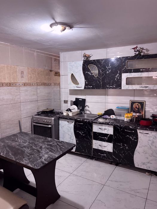Inchiriez apartament la curte in zona Copou