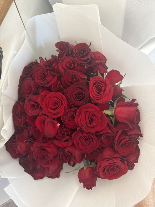 Продам свежие красные розы