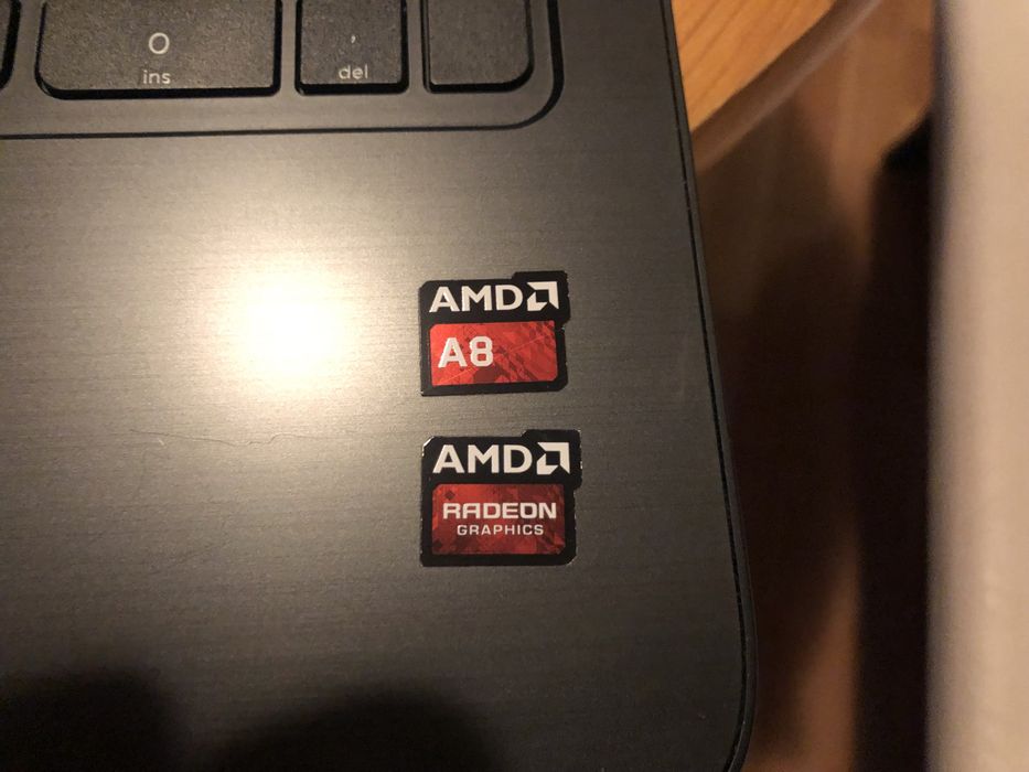 HP Pavilion 17.3 с чанта  мишка  тонколони и субуфер Logitech