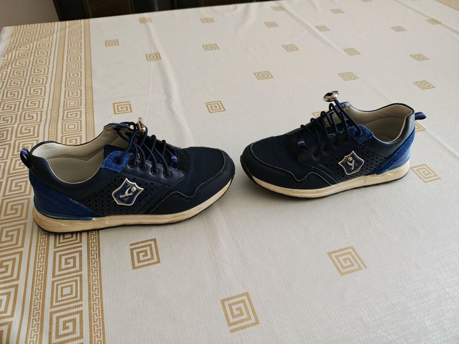 Adidas băieți,mărimea 35.Pret.30 lei.