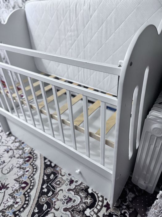 Продам детский кроват маятник
