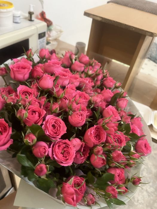 Кустовые розы свежие