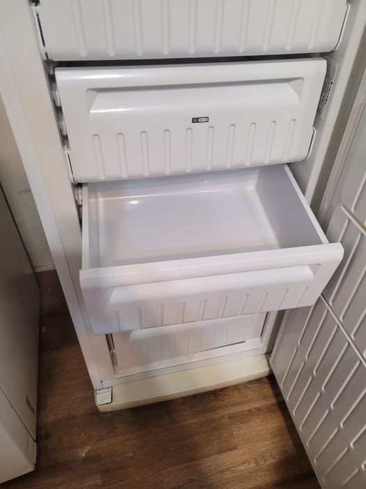 Продам морозильник Индезит, 271 литр .ноуфрост б/у