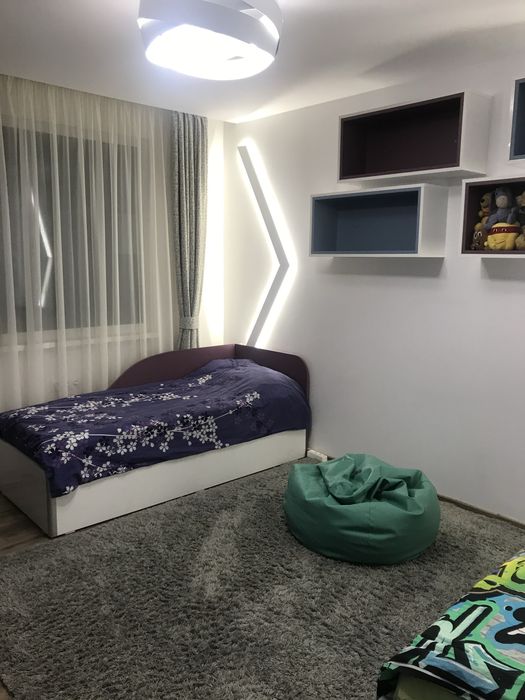 легла 90/200-с матрак 80/190/матрака е вкл.в цената и две нощни шкафче