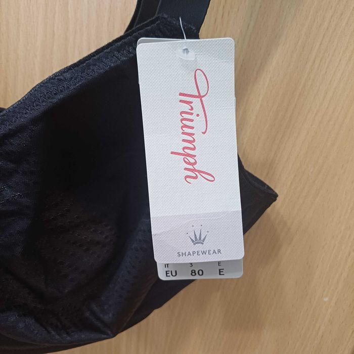 Черен сутиен Triumph  80 E нов