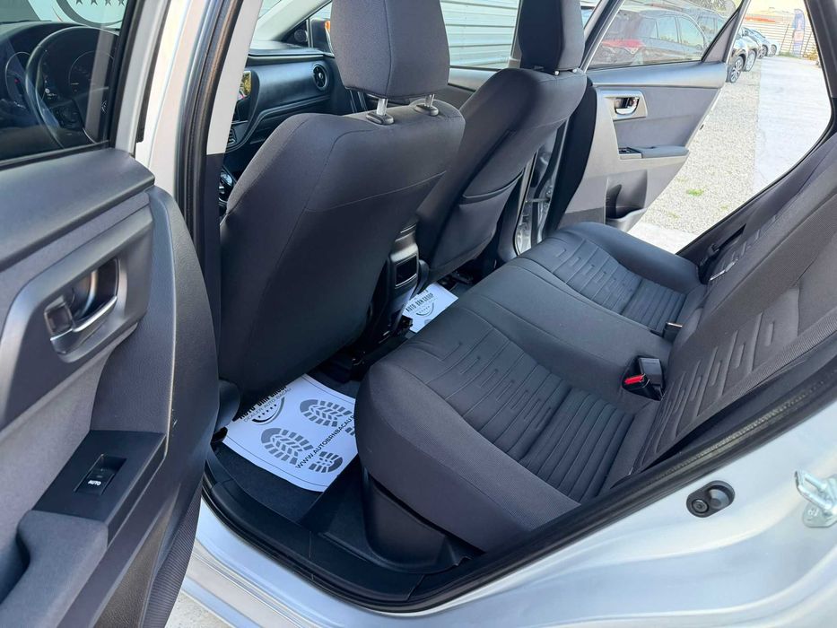 Toyota Auris /1.8L Hybrid/ 99cp/ Automat/ Rate/ Avans %