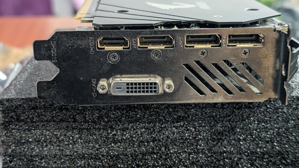 Placa video AMD RX 570 Gigabyte Aorus 4GB VRAM