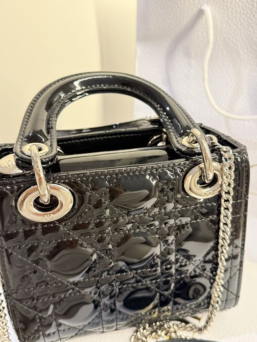 Mini Dior purtata
