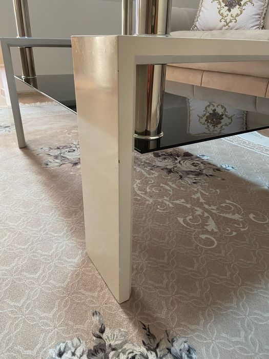 Стъклена маса за хол