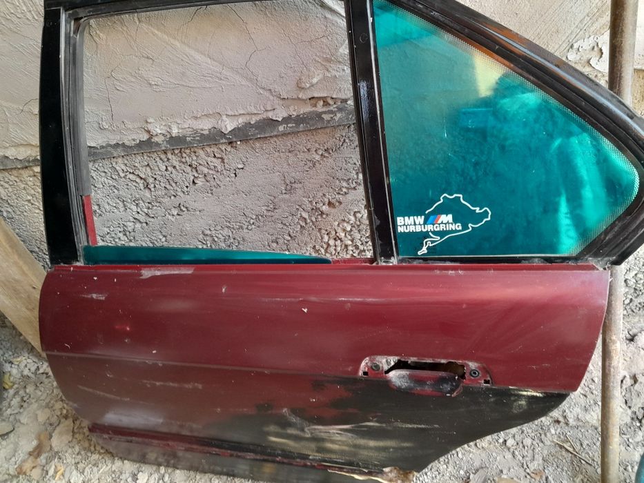 Дверь и крыло на БМВ 34