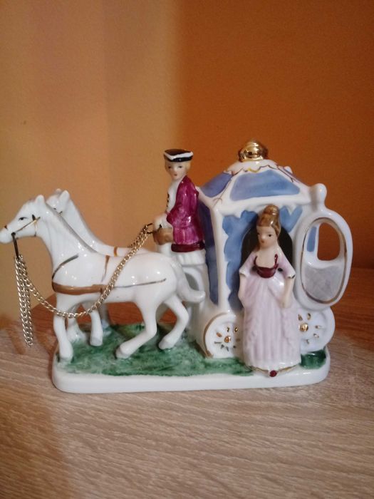 Антикварна  порцелан каляска