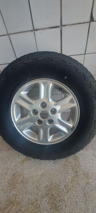 Vând 4 roti de land rover freelander