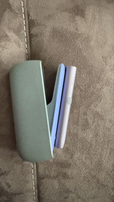 IQOS Iluma i verde închis + holder mov, stare foarte bună