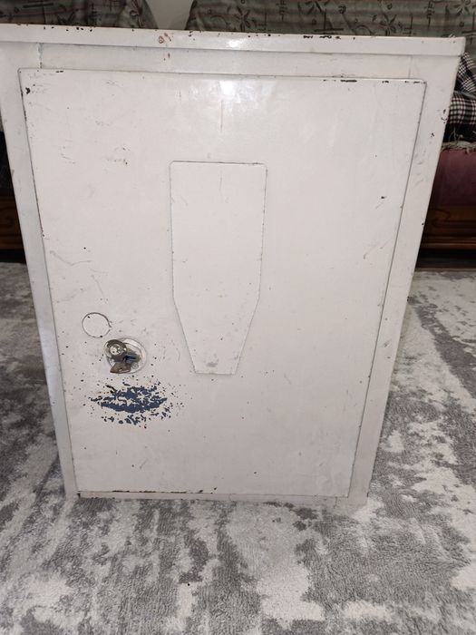 Сейф продам в отличном состоянии