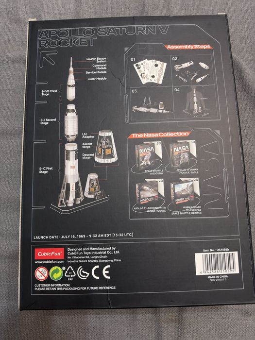 Puzzle 3D CubicFun NASA Apollo Saturn V (Rocket) cu 136 de piese.