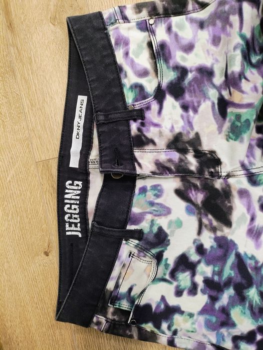 Дамски шарен панталон DKNY