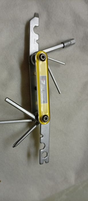 Нож складной многофункциональный, состоит из 15ти различных функций