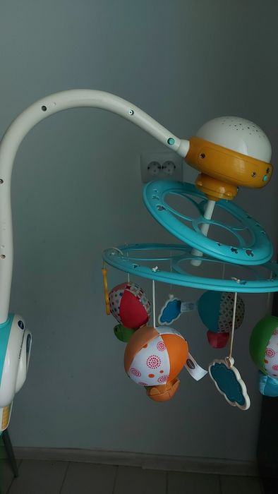 Jucărie muzicala cu lumini de prins la patut pentru bebe