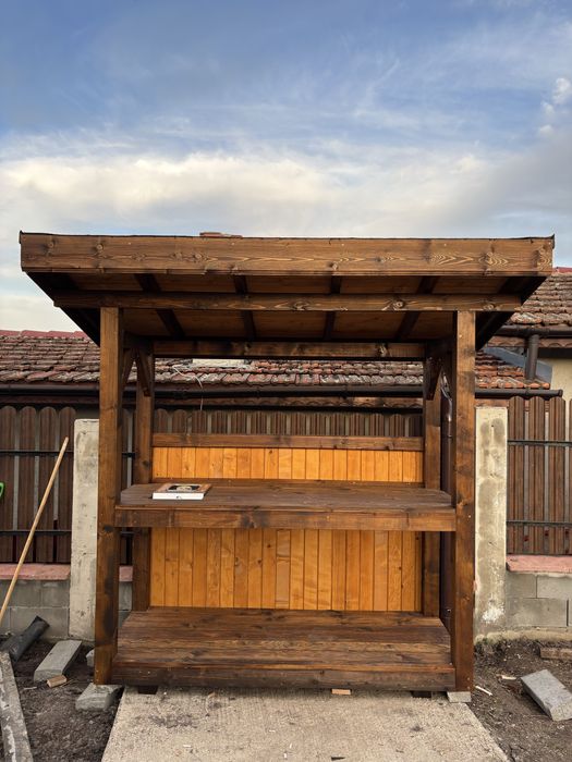 Изграждаме дървени навеси, парапети, подиуми с декинг и др.